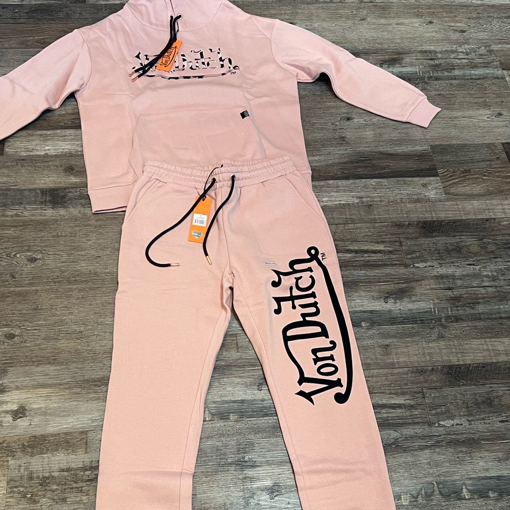 Von Dutch - dirty pink - size M- new with tags swearshirt and joggers